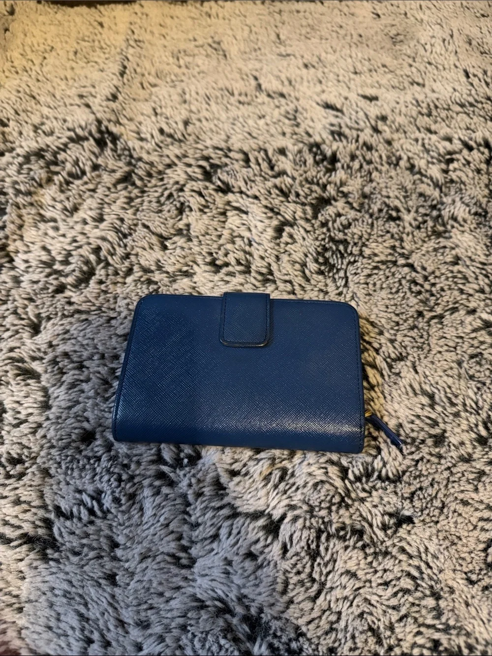 Metrocity Blue Zip-Around Saffiano Wallet with Gold Medallion Amazing Condition
